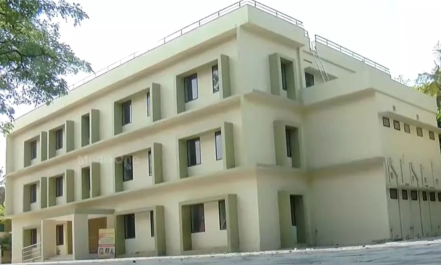 സുരക്ഷാ മാനദണ്ഡങ്ങൾ പാലിച്ചില്ല; മയ്യനാട് വെള്ളമണൽ സർക്കാർ ഹൈസ്കൂൾ കെട്ടിടം ഉപയോഗ ശൂന്യം സുരക്ഷാ മാനദണ്ഡങ്ങൾ പാലിച്ചില്ല; മയ്യനാട് വെള്ളമണൽ സർക്കാർ ഹൈസ്കൂൾ കെട്ടിടം ഉപയോഗ ശൂന്യം