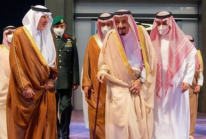 റമദാൻ തുടങ്ങുന്നതിന്റെ ഭാഗമായി സൽമാൻ രാജാവ് ജിദ്ദയിലെത്തി റമദാൻ തുടങ്ങുന്നതിന്റെ ഭാഗമായി സൽമാൻ രാജാവ് ജിദ്ദയിലെത്തി