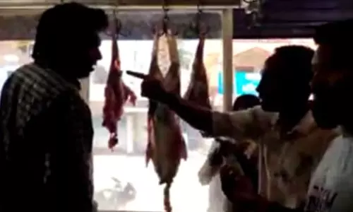 കര്‍ണാടകയില്‍ ഹലാല്‍ മാംസം വിറ്റ കച്ചവടക്കാരനു നേരെ ബജ്‌രംഗദള്‍ ആക്രമണം