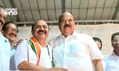 എല്ലാ പ്രശ്നവും തീർന്നു..; മാണി സി കാപ്പനും വി.ഡി സതീശനും ഒരേ വേദിയിൽ