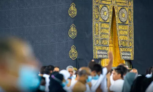 എല്ലാ വാതിലും തുറന്നിട്ട മക്കയിലേയും മദീനയിലേയും കാഴ്ചകൾ; റമദാനിലെ ആദ്യ രാവിൽ കണ്ണുകലങ്ങിയും ഉള്ളുതുറന്നും വിശ്വാസി ലക്ഷങ്ങൾ എല്ലാ വാതിലും തുറന്നിട്ട മക്കയിലേയും മദീനയിലേയും കാഴ്ചകൾ; റമദാനിലെ ആദ്യ രാവിൽ കണ്ണുകലങ്ങിയും ഉള്ളുതുറന്നും വിശ്വാസി ലക്ഷങ്ങൾ