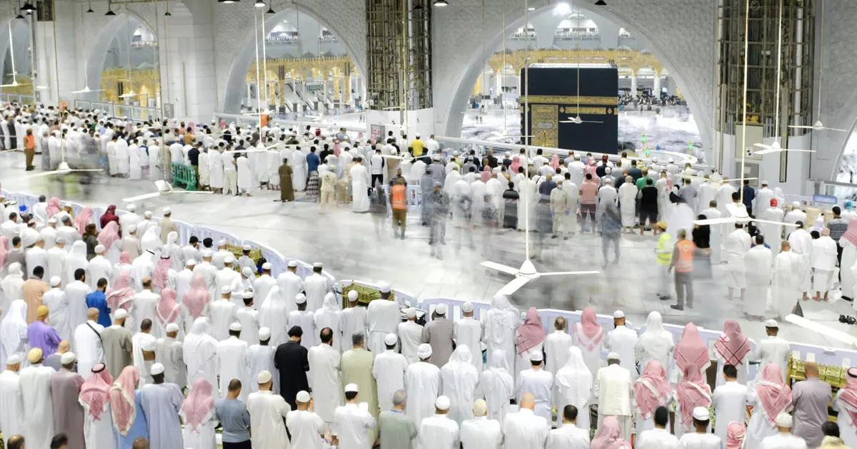 ഗൾഫ് രാജ്യങ്ങളിൽ വ്രതാരംഭം; രണ്ടര വർഷത്തെ ഇടവേളക്ക് ശേഷം പള്ളികളിൽ നോമ്പുതുറ നടക്കും ഗൾഫ് രാജ്യങ്ങളിൽ വ്രതാരംഭം; രണ്ടര വർഷത്തെ ഇടവേളക്ക് ശേഷം പള്ളികളിൽ നോമ്പുതുറ നടക്കും