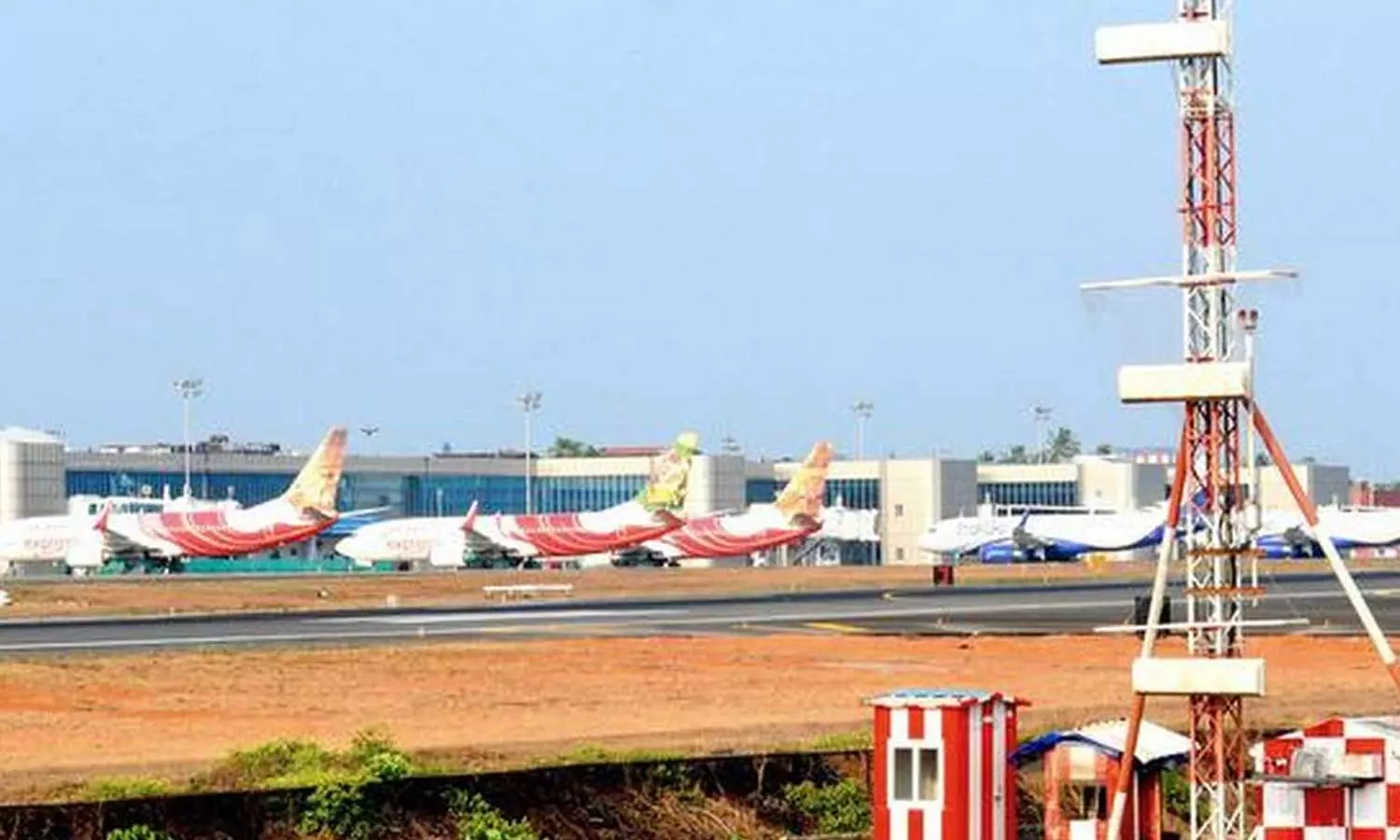 കരിപ്പൂർ വിമാനത്താവളത്തിന്റെ റൺവേ വികസനം;ഭൂമി ലഭ്യമാക്കാൻ സംസ്ഥാന സർക്കാർ നീക്കം കരിപ്പൂർ വിമാനത്താവളത്തിന്റെ റൺവേ വികസനം;ഭൂമി ലഭ്യമാക്കാൻ സംസ്ഥാന സർക്കാർ നീക്കം