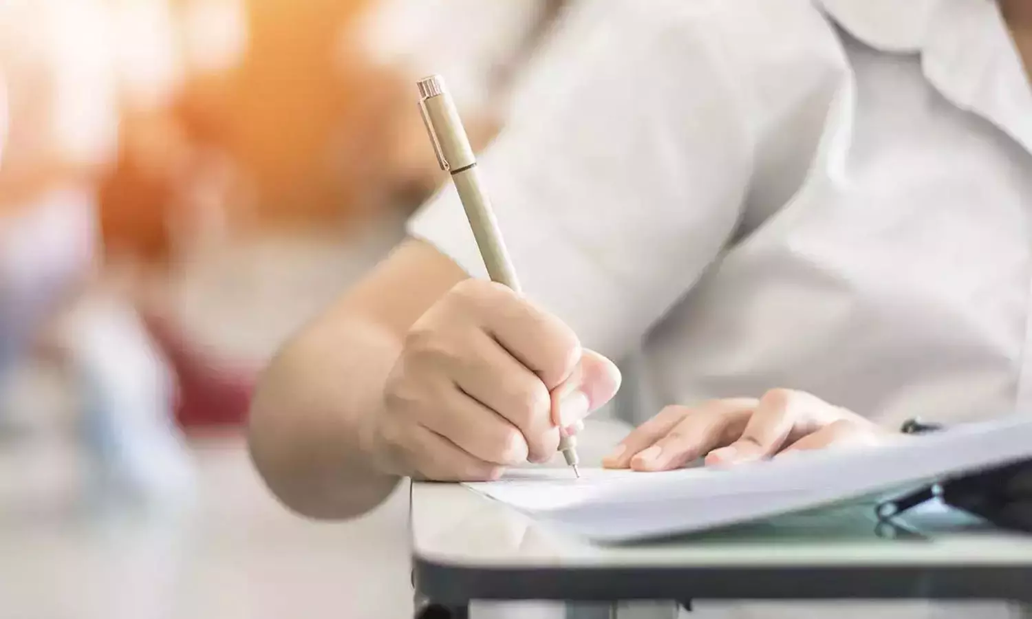 സഹകരണ ബോർഡിന്റെ ജൂനിയർ ക്ലാർക്ക് പരീക്ഷ ചോദ്യപേപ്പർ ചോർന്നതായി പരാതി സഹകരണ ബോർഡിന്റെ ജൂനിയർ ക്ലാർക്ക് പരീക്ഷ ചോദ്യപേപ്പർ ചോർന്നതായി പരാതി