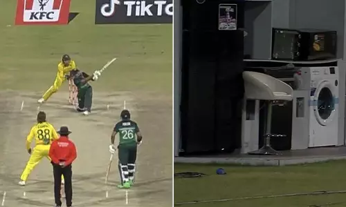 എന്തൊരു സിക്സർ; സ്റ്റേഡിയത്തിലെ കിച്ചണിലേക്ക് പന്തടിച്ചു പറത്തി ബാബർ അസം എന്തൊരു സിക്സർ; സ്റ്റേഡിയത്തിലെ കിച്ചണിലേക്ക് പന്തടിച്ചു പറത്തി ബാബർ അസം