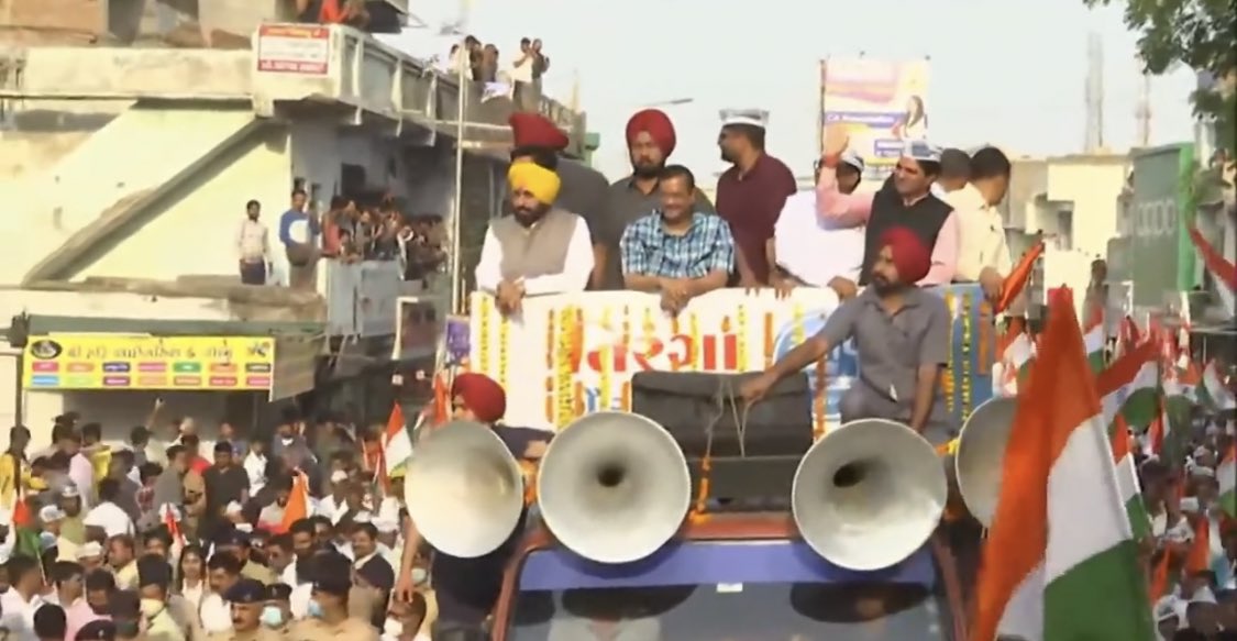 ഗുജറാത്തിൽ പഞ്ചാബ് ഇഫക്ട് സൃഷ്ടിക്കാൻ ആം ആദ്മി പാർട്ടി; ഭഗവന്ത് മന്നിനെ കൂട്ടി കെജ്രിവാളിന്റെ മെഗാ റോഡ് ഷോ