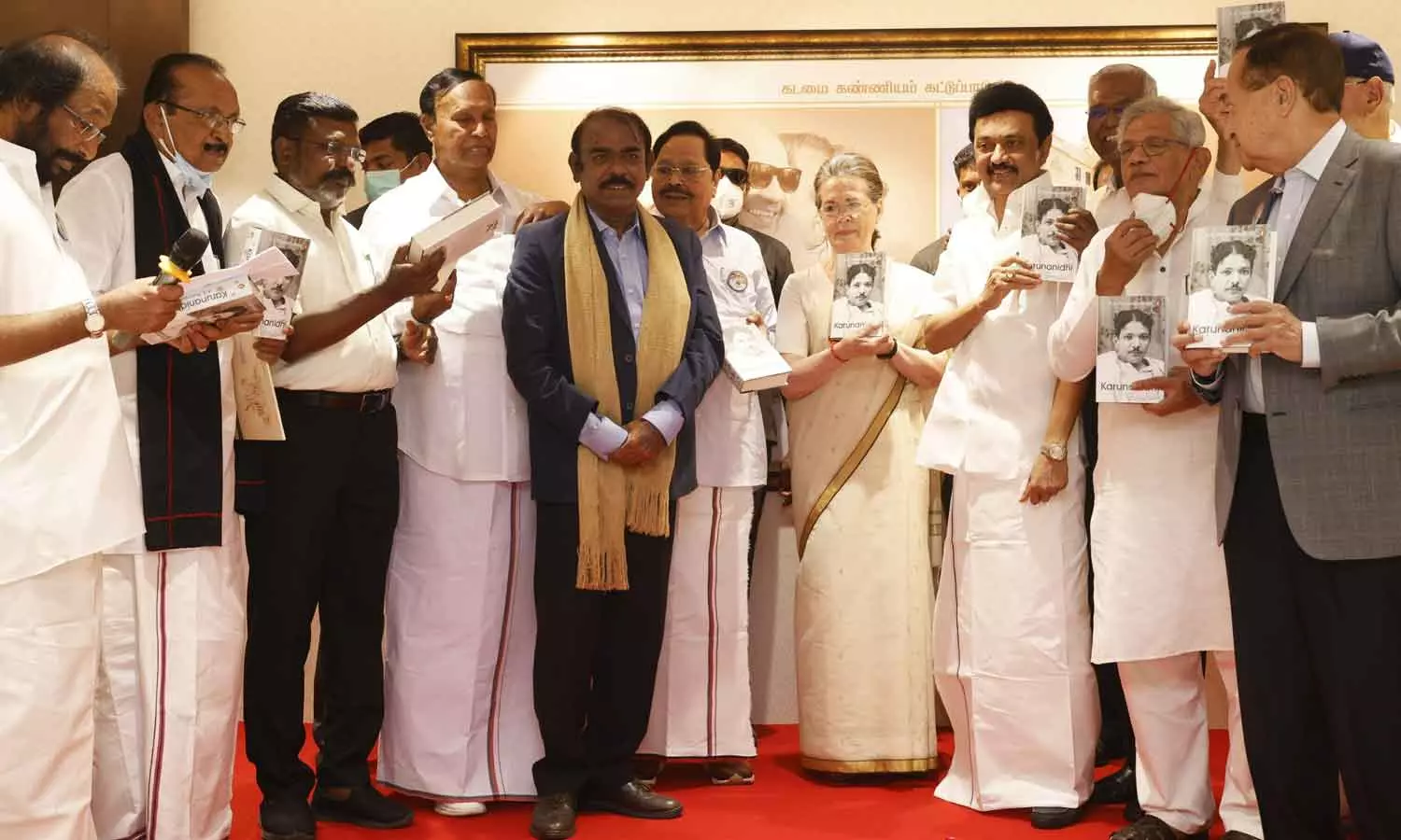 സോണിയ, അഖിലേഷ്, യെച്ചൂരി, ഫാറൂഖ് അബ്ദുല്ല; പ്രതിപക്ഷ നേതൃനിരയെ അണിനിരത്തി സ്റ്റാലിൻ സോണിയ, അഖിലേഷ്, യെച്ചൂരി, ഫാറൂഖ് അബ്ദുല്ല; പ്രതിപക്ഷ നേതൃനിരയെ അണിനിരത്തി സ്റ്റാലിൻ