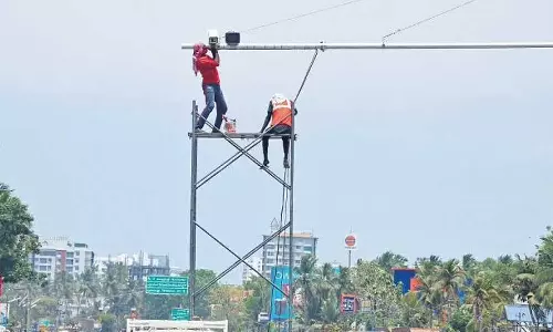ട്രാഫിക് നിയമലംഘകർ സൂക്ഷിക്കുക,നിങ്ങൾ എ.ഐ. ക്യാമറകളുടെ നിരീക്ഷണത്തിലാണ്