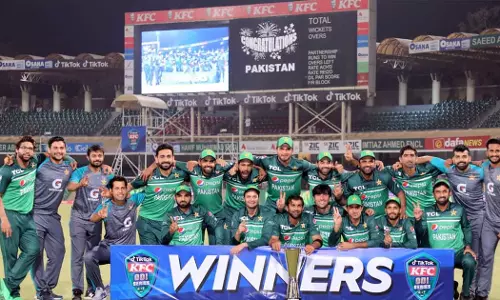 സെഞ്ച്വറി നേടി ബാബർ അസം; 20 വർഷത്തിന് ശേഷം പാക്കിസ്താന് ആസ്ട്രേലിയക്കെതിരെ പരമ്പര വിജയം സെഞ്ച്വറി നേടി ബാബർ അസം; 20 വർഷത്തിന് ശേഷം പാക്കിസ്താന് ആസ്ട്രേലിയക്കെതിരെ പരമ്പര വിജയം