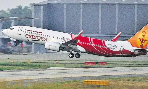 അറിഞ്ഞാലല്ലേ പോകാൻ കഴിയൂ;എയർ ഇന്ത്യ ഷെഡ്യൂൾ മാറ്റം അറിയിച്ചില്ലെന്ന് യാത്രക്കാർ