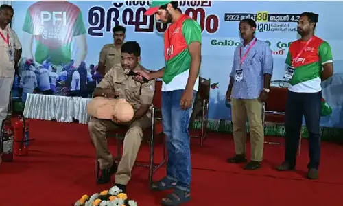 പോപ്പുലർ ഫ്രണ്ടിന് ഫയർ ഫോഴ്സ് പരിശീലനം; രണ്ട് ഉദ്യോഗസ്ഥർക്ക് സസ്പെൻഷൻ; മൂന്ന് പേരെ സ്ഥലം മാറ്റി പോപ്പുലർ ഫ്രണ്ടിന് ഫയർ ഫോഴ്സ് പരിശീലനം; രണ്ട് ഉദ്യോഗസ്ഥർക്ക് സസ്പെൻഷൻ; മൂന്ന് പേരെ സ്ഥലം മാറ്റി