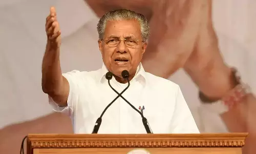 കേന്ദ്ര മന്ത്രിസഭയിൽ ഇങ്ങനെയൊരു മന്ത്രി എങ്ങനെ വന്നുവെന്നതാണ് അത്ഭുതം: കെ-റെയിലിൽ വി. മുരളീധരന് മറുപടിയുമായി മുഖ്യമന്ത്രി