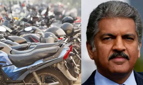 എന്തുകൊണ്ട് ഇന്ത്യയിൽ ഇത്രയും ഇരുചക്ര വാഹനങ്ങൾ? ആനന്ദ് മഹീന്ദ്രയ്ക്കുണ്ട് ഉത്തരം