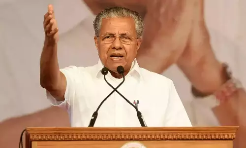 ഭക്ഷ്യ സബ്‌സിഡി നൽകുന്നതിന് പണമില്ലെന്ന് പറയുന്ന കേന്ദ്ര സർക്കാർ കോർപറേറ്റുകൾക്ക് നികുതി ഇളവ് നൽകുന്നു: മുഖ്യമന്ത്രി