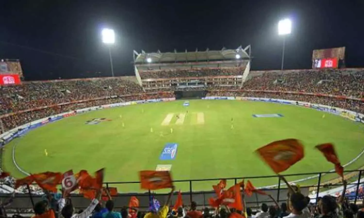 വാതുവെപ്പ് സംഘത്തെ അറസ്റ്റ് ചെയ്ത് പൊലീസ്: 27 ലക്ഷം പിടിച്ചെടുത്തു വാതുവെപ്പ് സംഘത്തെ അറസ്റ്റ് ചെയ്ത് പൊലീസ്: 27 ലക്ഷം പിടിച്ചെടുത്തു