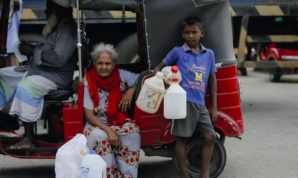 ലങ്കാ ദാഹം; പ്രതിസന്ധിയുടെ നടുക്കടലിലായ ശ്രീലങ്ക ലങ്കാ ദാഹം; പ്രതിസന്ധിയുടെ നടുക്കടലിലായ ശ്രീലങ്ക
