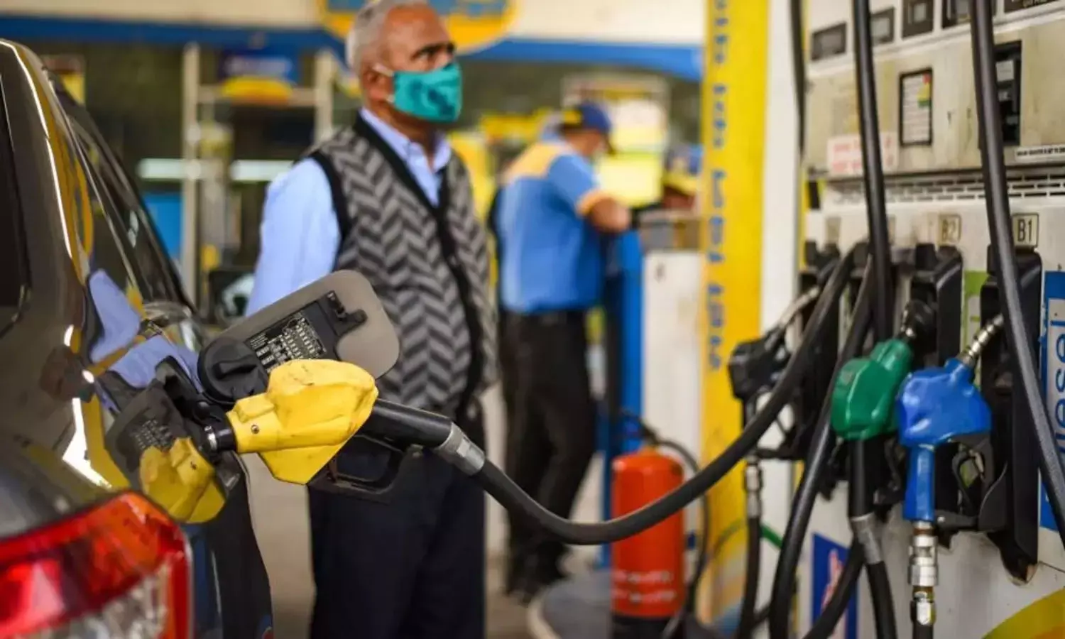 കുതിച്ചുയർന്ന് ഇന്ധനവില; പെട്രോളിന് 87 പൈസയും ഡീസലിന് 84 പൈസയും നാളെ വർധിക്കും