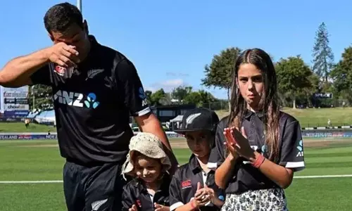 അവസാന മത്സരത്തിൽ വിതുമ്പി റോസ് ടെയ്‌ലർ: ഗാർഡ് ഓഫ് ഹോണർ നൽകി ആദരിച്ച് നെതർലാൻഡ്