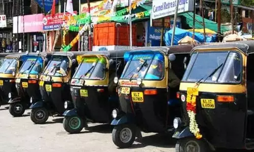 ഓട്ടോ മിനിമം ചാർജ് ദൂരപരിധി ഒന്നര കിലോമീറ്ററായി തന്നെ നിലനിർത്തും; ഉയർത്തിയ ചാർജ് നിരക്കിൽ മാറ്റമാണ്ടാവില്ല