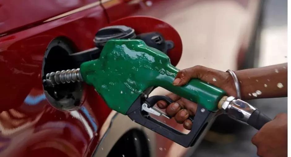 ഇന്നും കൂട്ടി ഇന്ധന വില;പാർലമെന്റിൽ പ്രതിപക്ഷ പ്രതിഷേധം തുടരും