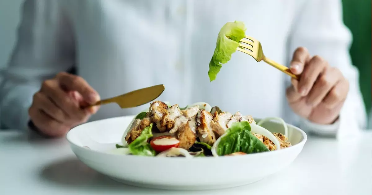 ശരീരഭാരം കുറയ്ക്കണോ? ഭക്ഷണം ഒഴിവാക്കരുത്, കഴിക്കുന്നതിനിടെ വെള്ളം കുടിക്കരുത്