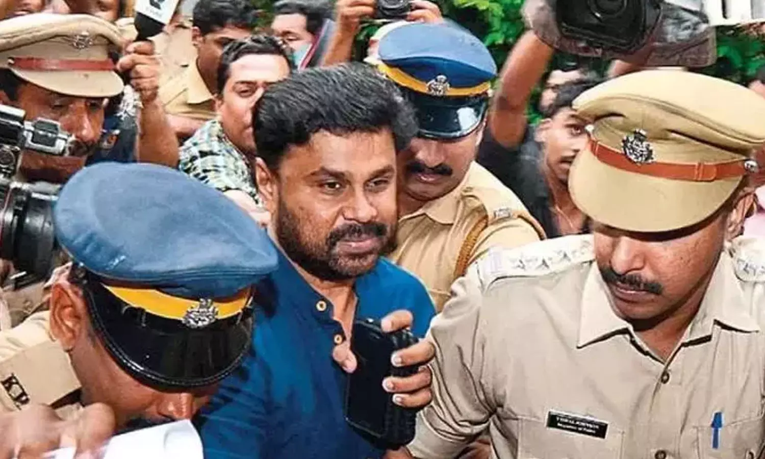 ദിലീപ് നീക്കം ചെയ്ത വാട്സ്ആപ്പ് ചാറ്റുകളിൽ ഒന്ന് യു.എ.ഇ പൗരൻ ഖലാഫ് ബുഖാറിന്റേതെന്ന് അന്വേഷണ സംഘം ദിലീപ് നീക്കം ചെയ്ത വാട്സ്ആപ്പ് ചാറ്റുകളിൽ ഒന്ന് യു.എ.ഇ പൗരൻ ഖലാഫ് ബുഖാറിന്റേതെന്ന് അന്വേഷണ സംഘം