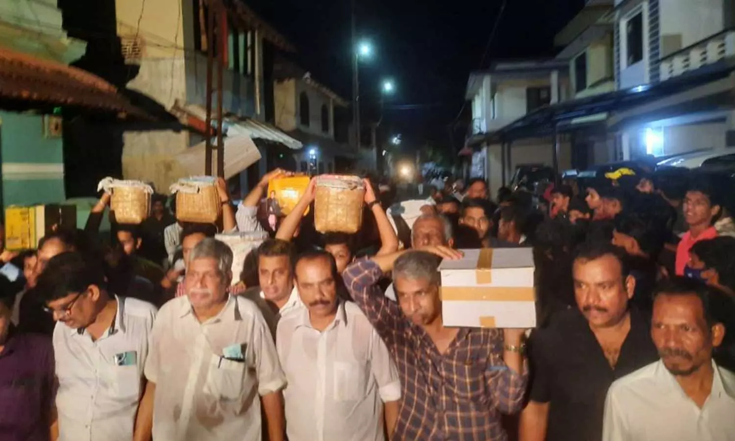 തട്ടാൻപെട്ടിവരവിൽ ഒന്നായി ഒഴുകുന്ന മലപ്പുറം തട്ടാൻപെട്ടിവരവിൽ ഒന്നായി ഒഴുകുന്ന മലപ്പുറം