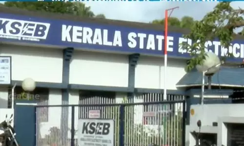 പോർക്കളമായി കെ.എസ്.ഇ.ബി; ചെയർമാനെതിരെ ഓഫീസേഴ്‌സ് അസോസിയേഷന്റെ സത്യഗ്രഹം