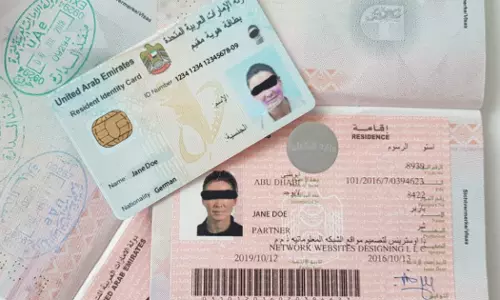 പാസ്പോർട്ടിൽ താമസവിസ പതിക്കുന്ന പതിവ് യു എ ഇ നിർത്തുന്നു; വിസക്ക് പകരം ഇനി എമിറേറ്റ്സ് ഐഡി മാത്രം പാസ്പോർട്ടിൽ താമസവിസ പതിക്കുന്ന പതിവ് യു എ ഇ നിർത്തുന്നു; വിസക്ക് പകരം ഇനി എമിറേറ്റ്സ് ഐഡി മാത്രം