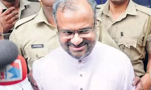 ബിഷപ്പ് ഫ്രാങ്കോ മുളയ്ക്കലിനെതിരായ ഹരജി ഹൈക്കോടതി ഫയലിൽ സ്വീകരിച്ചു ബിഷപ്പ് ഫ്രാങ്കോ മുളയ്ക്കലിനെതിരായ ഹരജി ഹൈക്കോടതി ഫയലിൽ സ്വീകരിച്ചു