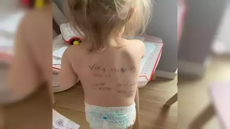 ഈ കുഞ്ഞുങ്ങളെങ്കിലും രക്ഷപ്പെട്ടിരുന്നെങ്കില്; കുട്ടികളുടെ ശരീരത്തില് പേരും ഫോണ്നമ്പറുമെഴുതി യുക്രൈനിലെ അമ്മമാര് ഈ കുഞ്ഞുങ്ങളെങ്കിലും രക്ഷപ്പെട്ടിരുന്നെങ്കില്; കുട്ടികളുടെ ശരീരത്തില് പേരും ഫോണ്നമ്പറുമെഴുതി യുക്രൈനിലെ അമ്മമാര്