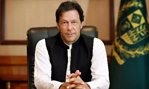 എവിടെ ഇമ്രാൻ ഖാന്റെ ആ ഫൈറ്റിങ് സ്പിരിറ്റ്?