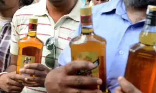 ഒൻപതാം ക്ലാസ് വിദ്യാർത്ഥികൾ മദ്യപിച്ച് ക്ലാസ്‌റൂമിൽ