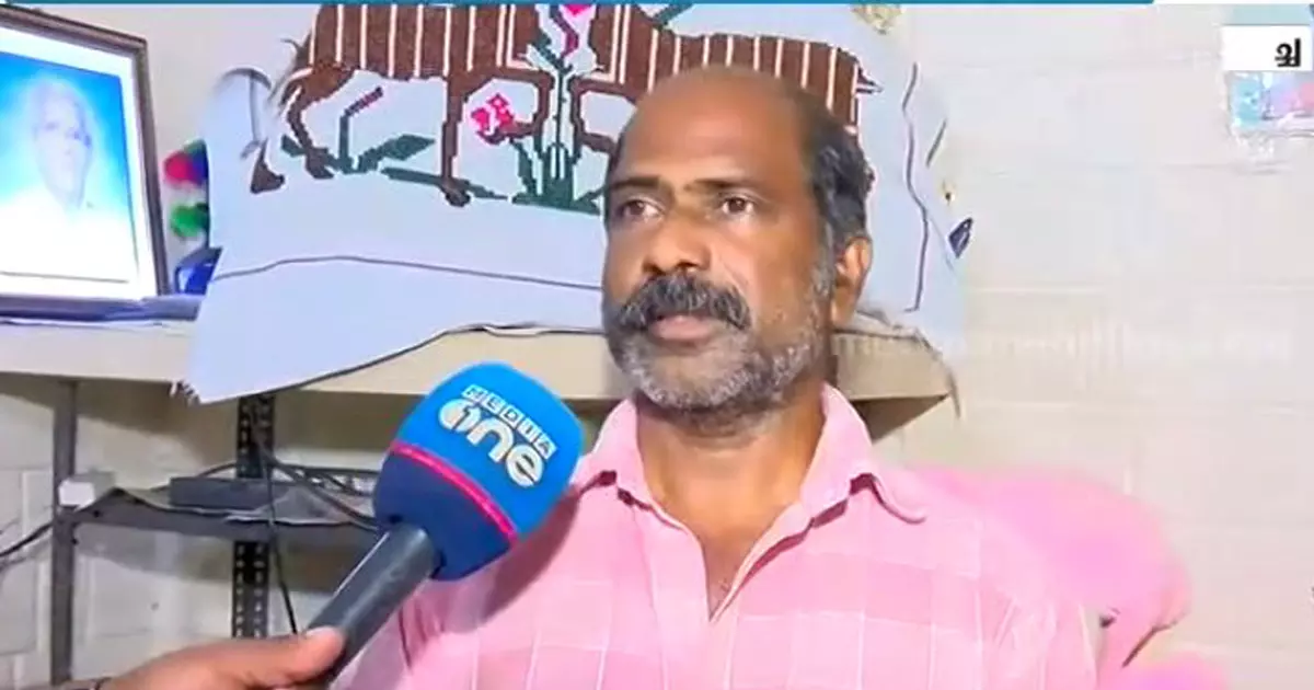 എക്സൈസ് ഉദ്യോഗസ്ഥന് പട്ടിക്കുട്ടികളെ നൽകാത്തതിന്റെ പ്രതികാരം; കള്ളകേസിൽ പ്രതികളായവർക്ക് നഷ്ടപരിഹാരം നൽകണമെന്ന് ഹൈക്കോടതി എക്സൈസ് ഉദ്യോഗസ്ഥന് പട്ടിക്കുട്ടികളെ നൽകാത്തതിന്റെ പ്രതികാരം; കള്ളകേസിൽ പ്രതികളായവർക്ക് നഷ്ടപരിഹാരം നൽകണമെന്ന് ഹൈക്കോടതി