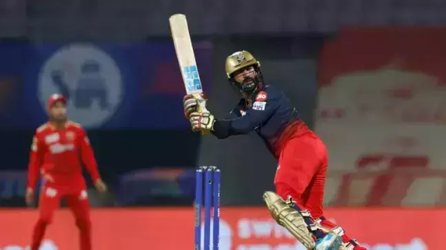 ഡി.കെയെ ഇനിയും ഇന്ത്യന്‍ ജഴ്സിയില്‍ കാണണം; കാര്‍ത്തിക്കിനെ വാനോളം പുകഴ്ത്തി ഡുപ്ലസി