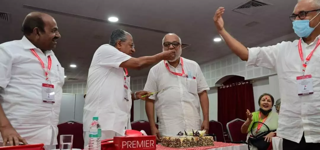 പാർട്ടി കോൺഗ്രസ്സിനിടെ എം.എ ബേബിയുടെ സർപ്രൈസ് പിറന്നാളാഘോഷം