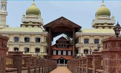 കെ.റെയിലിനായി തളങ്കര മാലിക് ദീനാർ പള്ളിയുടെ ഖബർസ്ഥാൻ അടക്കമുള്ള ഭൂമി ഏറ്റെടുക്കുന്നതിനെതിരെ വിശ്വാസികൾ