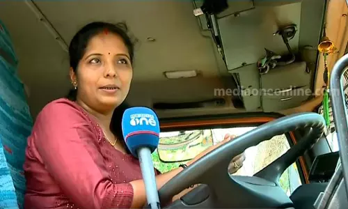 ചരക്ക് ലോറി ഓടിച്ച് കാശ്മീരിലേക്കൊരു യാത്ര; ജലജ വേറെ ലെവലാണ്