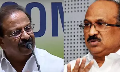 പാർട്ടിക്ക് പുറത്ത് പോകണമെങ്കിൽ കെ.വി തോമസിന് സെമിനാറിൽ പങ്കെടുക്കാം; കെ സുധാകരൻ പാർട്ടിക്ക് പുറത്ത് പോകണമെങ്കിൽ കെ.വി തോമസിന് സെമിനാറിൽ പങ്കെടുക്കാം; കെ സുധാകരൻ