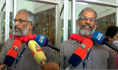 ബോർഡിനെതിരെ സമരം ചെയ്തു; കെ.എസ്.ഇ.ബി ഓഫീസേഴ്സ് അസോസിയേഷൻ സംസ്ഥാന പ്രസിസന്റ് എം.ജി സുരേഷ് കുമാറിന് സസ്പെൻഷൻ ബോർഡിനെതിരെ സമരം ചെയ്തു; കെ.എസ്.ഇ.ബി ഓഫീസേഴ്സ് അസോസിയേഷൻ സംസ്ഥാന പ്രസിസന്റ് എം.ജി സുരേഷ് കുമാറിന് സസ്പെൻഷൻ