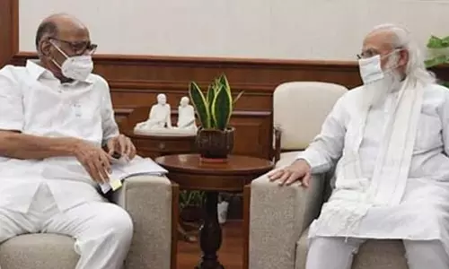 റാവത്തിന്റെ സ്വത്ത് കണ്ടുകെട്ടുന്നത് കേന്ദ്രത്തിനെതിരെ സംസാരിക്കുന്നത് കൊണ്ട്; പ്രധാനമന്ത്രിയെ കണ്ട് ശരദ് പവാർ