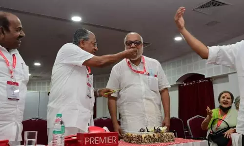 പാർട്ടി കോൺഗ്രസ്സിനിടെ എം.എ ബേബിയുടെ സർപ്രൈസ് പിറന്നാളാഘോഷം