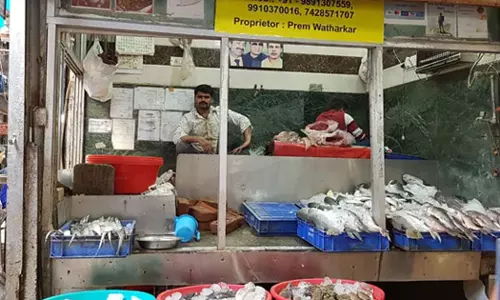 വിലക്ക് വെറും വാചകമടി, ഉത്തരവിറങ്ങിയില്ല; സൗത്ത് ഡൽഹിയിൽ ഇറച്ചിക്കടകൾ തുറന്നു