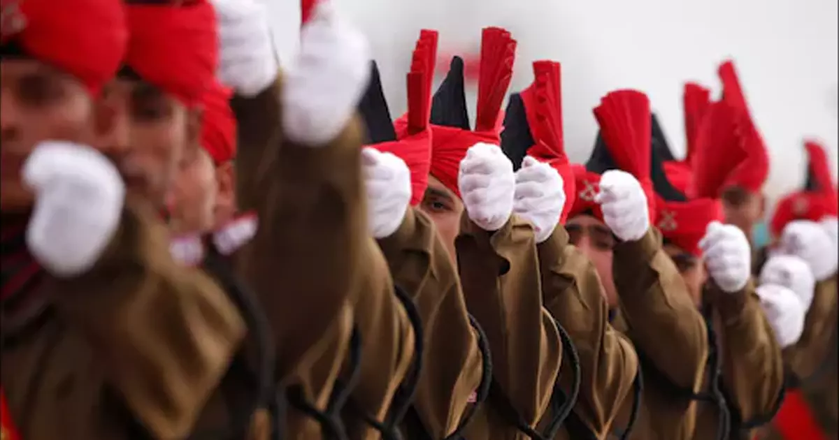 മൂന്നോ അഞ്ചോ കൊല്ലത്തിന് ശേഷം 50 ശതമാനം സൈനികരും വിരമിക്കും; ടൂർ ഓഫ് ഡ്യൂട്ടി നിയമനരീതി നടപ്പാക്കാനൊരുങ്ങി ഇന്ത്യ മൂന്നോ അഞ്ചോ കൊല്ലത്തിന് ശേഷം 50 ശതമാനം സൈനികരും വിരമിക്കും; ടൂർ ഓഫ് ഡ്യൂട്ടി നിയമനരീതി നടപ്പാക്കാനൊരുങ്ങി ഇന്ത്യ