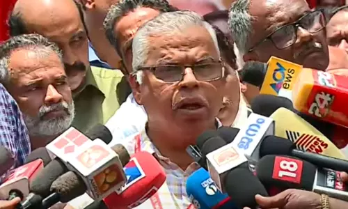 തോമസിനെ പുറത്താക്കിയാൽ അത് മണ്ടൻ തീരുമാനമായിരിക്കും; കെ.വി തോമസിന്റെ നിലപാടിനെ സ്വാഗതം ചെയ്ത് സിപിഎം