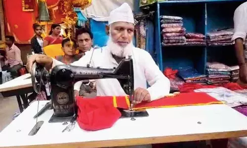 വിദ്വേഷ കാലത്തെ മൈത്രി; രാമനവമി പതാക തുന്നുന്ന മുസ്‌ലിംകൾ