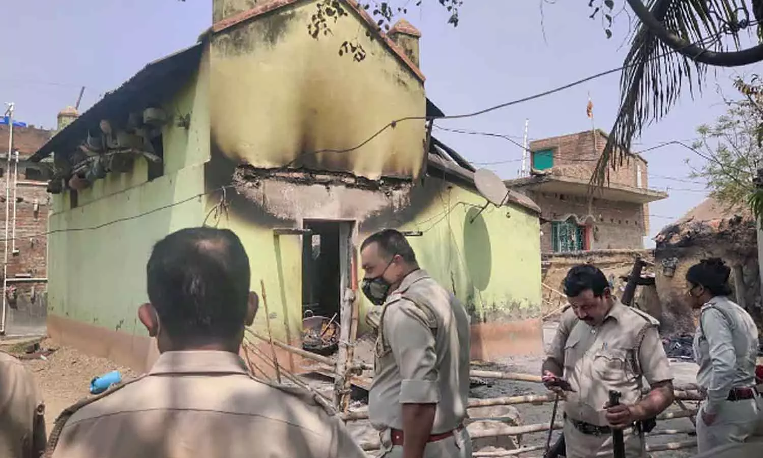 ബീർഭൂം ജില്ലയിലെ തൃണമൂൽ നേതാവിന്റെ കൊലപാതകം; സിബിഐ അന്വേഷണത്തിന് ഉത്തരവ് ബീർഭൂം ജില്ലയിലെ തൃണമൂൽ നേതാവിന്റെ കൊലപാതകം; സിബിഐ അന്വേഷണത്തിന് ഉത്തരവ്