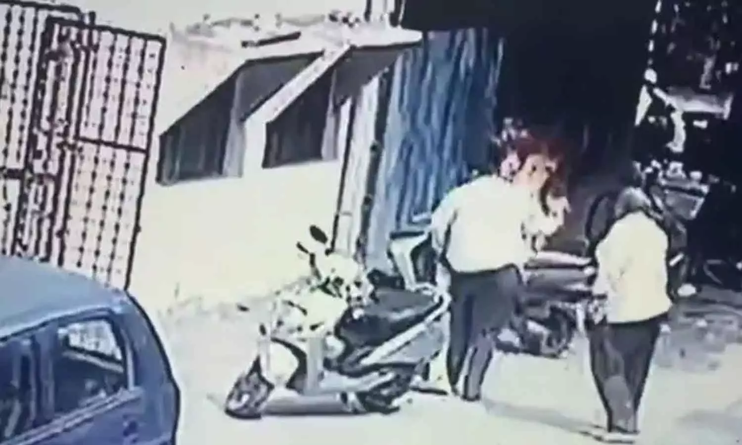 ബിസിനസ് മര്യാദക്ക് നടത്തിയില്ല; പിതാവ് മകനെ തീകൊളുത്തിക്കൊന്നു ബിസിനസ് മര്യാദക്ക് നടത്തിയില്ല; പിതാവ് മകനെ തീകൊളുത്തിക്കൊന്നു