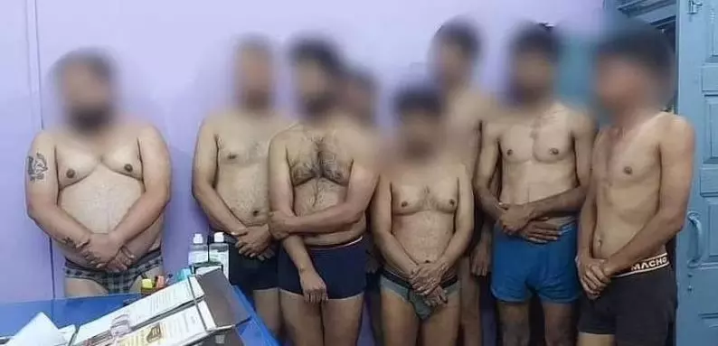 ബി.ജെ.പി എം.എൽ.എയ്ക്കെതിരായ പ്രതിഷേധം; മാധ്യമപ്രവർത്തകരടങ്ങുന്ന സംഘത്തെ അറസ്റ്റ് ചെയ്ത് അടിവസ്ത്രത്തില് നിർത്തി പൊലീസ് ബി.ജെ.പി എം.എൽ.എയ്ക്കെതിരായ പ്രതിഷേധം; മാധ്യമപ്രവർത്തകരടങ്ങുന്ന സംഘത്തെ അറസ്റ്റ് ചെയ്ത് അടിവസ്ത്രത്തില് നിർത്തി പൊലീസ്