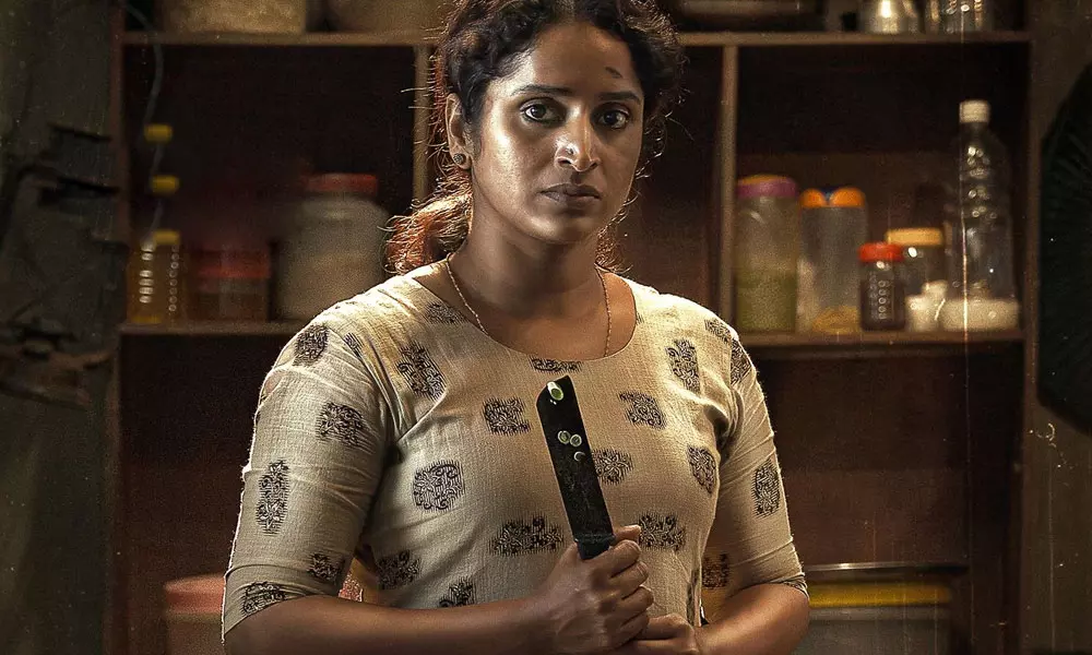 കറിക്കത്തിയുമായി സുരഭി; കുറിയുടെ സെക്കന്റ് ലുക്ക് പോസ്റ്റർ പുറത്ത് കറിക്കത്തിയുമായി സുരഭി; കുറിയുടെ സെക്കന്റ് ലുക്ക് പോസ്റ്റർ പുറത്ത്